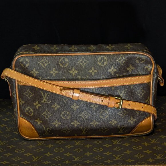 LOUIS VUITTON Trocadero 30 Monogram Canvas - Large Crossbody - Picture 16 of 16